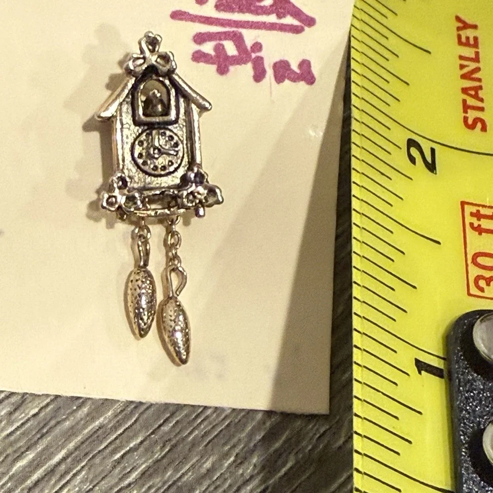 VTG Signed AVON Gold Tone CUCKOO CLOCK Pin Brooch - Picture 5 of 8